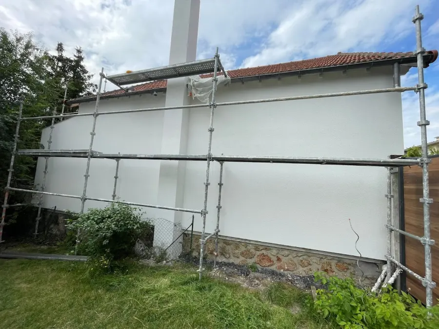 Chantier d'isolation des murs intérieurs avec doublage